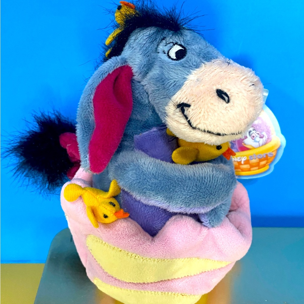 DISNEY STORE NWT VTG 90s EASTER EEYORE & 3 BABY CHICKS IN EASTER EGG BEAN BAG